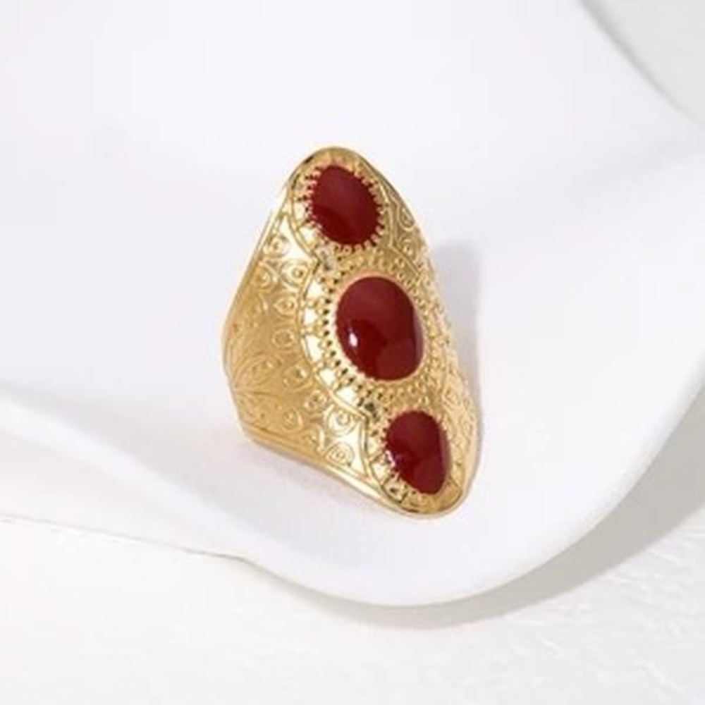 Elegant Gold and Red Women's Ring